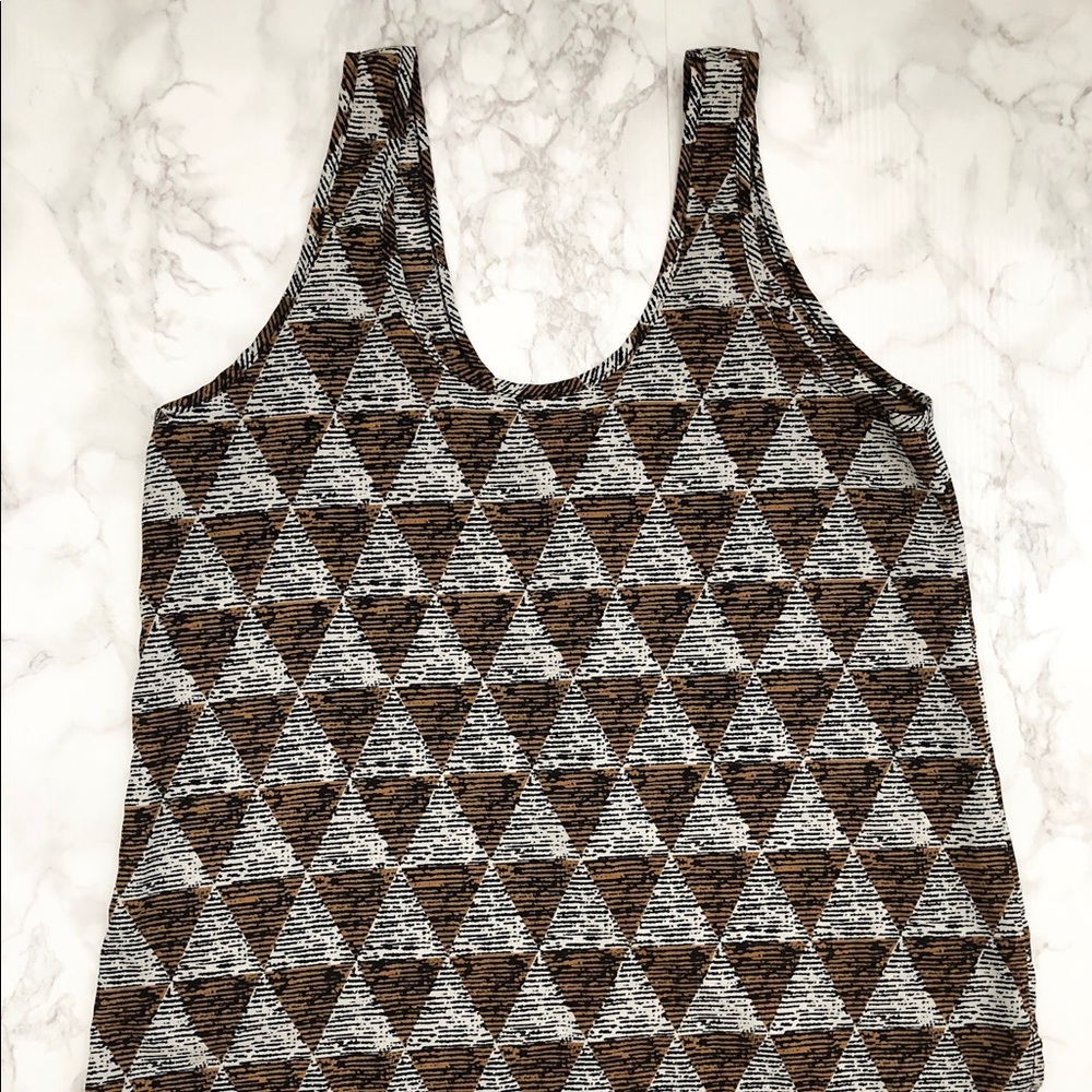 Lush sleeveless top with geometric print size xs